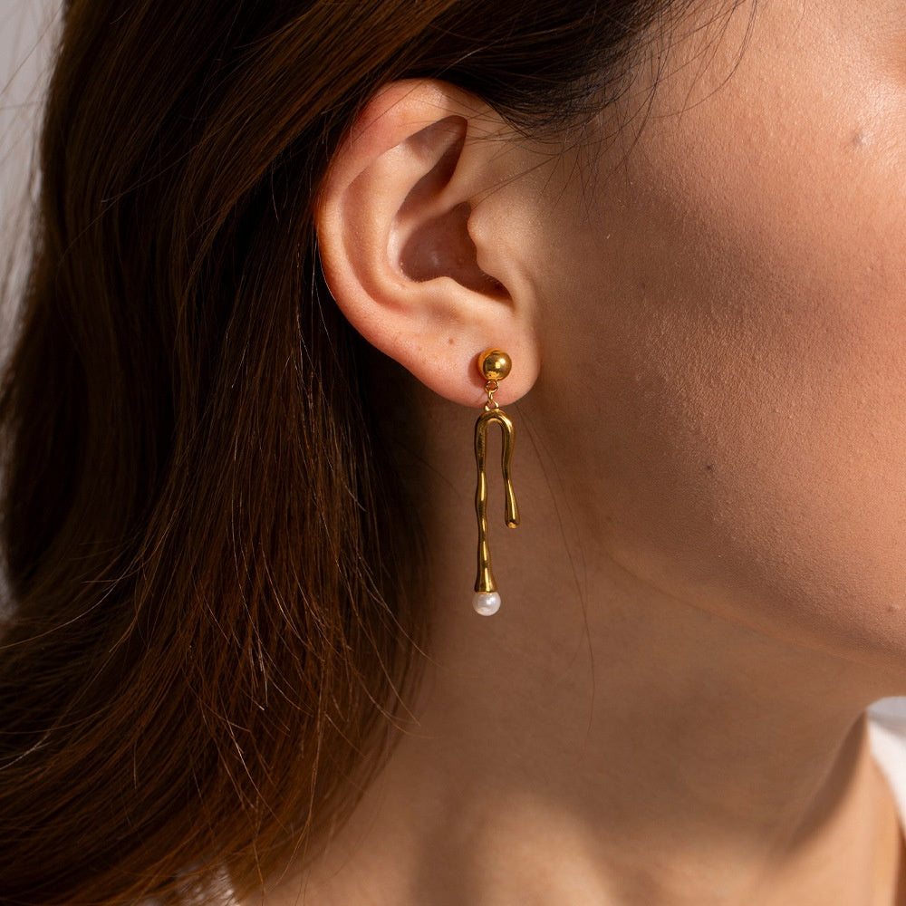 Liquid Gold Pearl Drip Earrings – Asymmetric Designer Statement